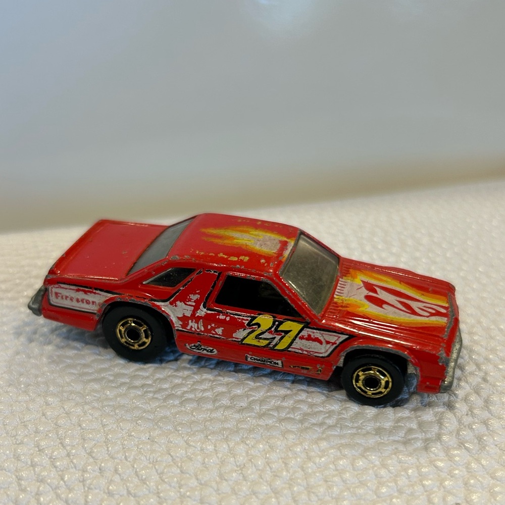 Vintage matchbox Hotwheels car FRONTRUNNER race car hot wheeL RED flame yellow